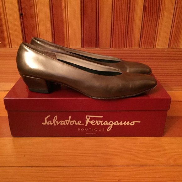 Salvatore Ferragamo Boutique  Vintage Bronz Pumps - Picture 4 of 7